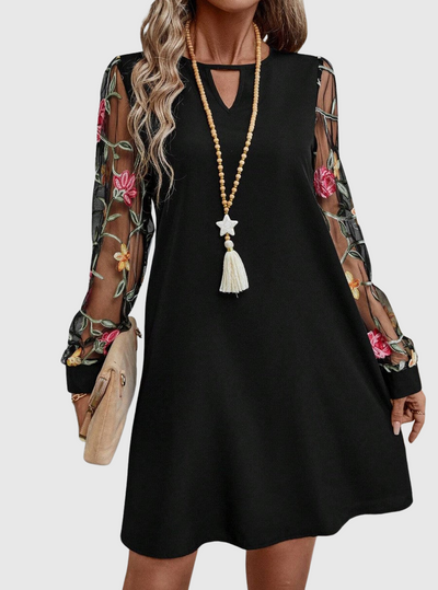 Jolanta | O rochie elegantă cu decolteu în V și mâneci distinctive