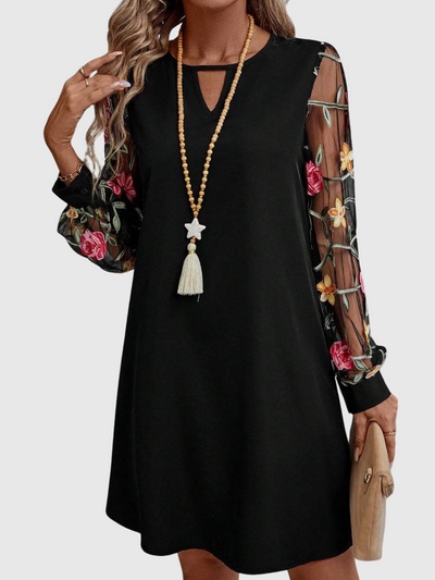 Jolanta | O rochie elegantă cu decolteu în V și mâneci distinctive