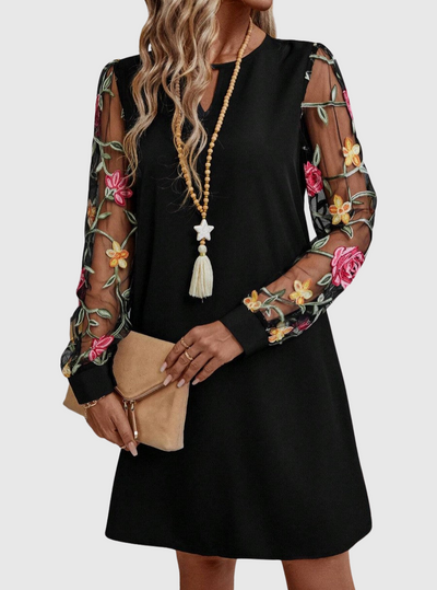 Jolanta | O rochie elegantă cu decolteu în V și mâneci distinctive